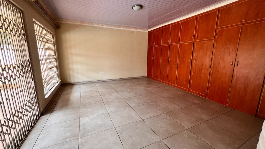 4 Bedroom Property for Sale in Langenhovenpark Free State